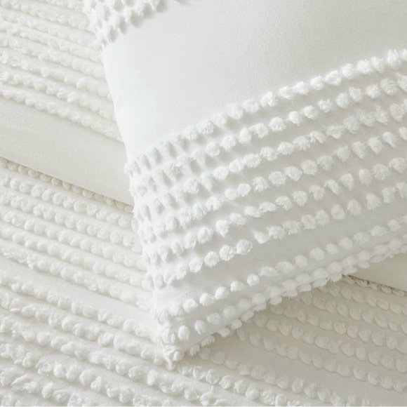 WEST ELM White Candlewick Pom Pillow Sham Cover Standard 20x26 Organic Cotton - Picture 3 of 11